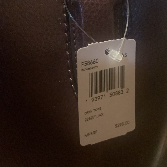 Beautiful original coach shoulder bag. Burgundy in color. - Picture 3 of 5